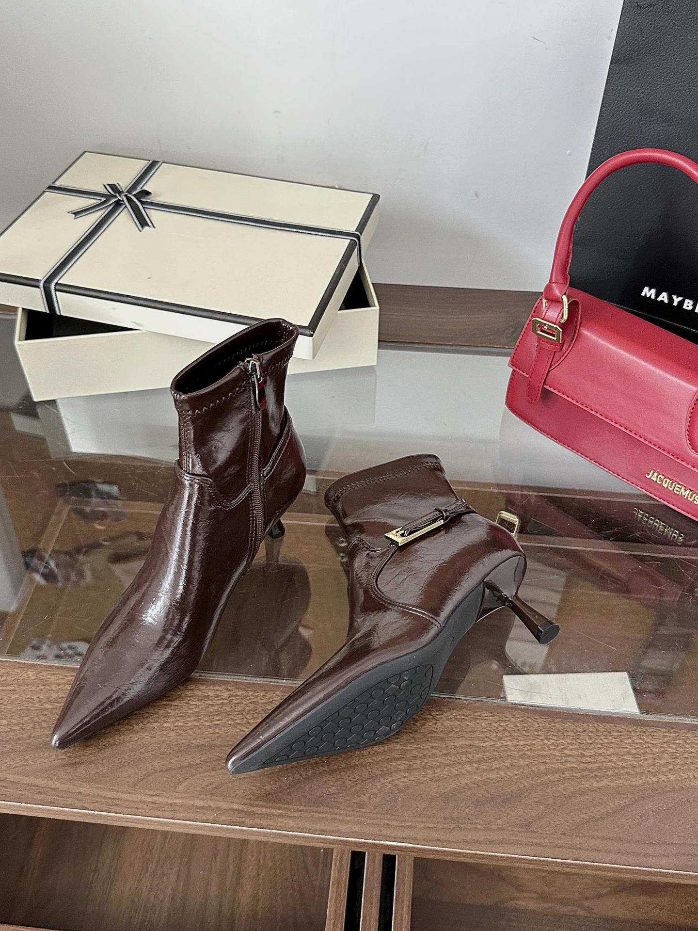 

Pointed Martin boots European and American short boots women s autumn and winter versatile women s boots fashion thin heels thin boots niche design h 39