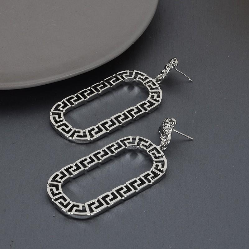 Minimalist Geometric Metal Stud Earrings Women Elegant Gold Tone Lightweight Daily Wear