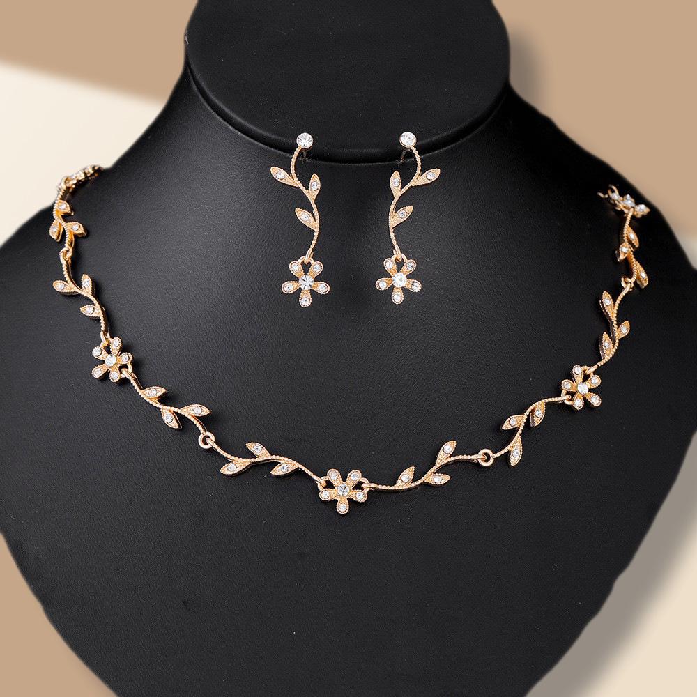 Набор украшений «Цветок сливы»: Крестик, Серьги, Браслет для Невест