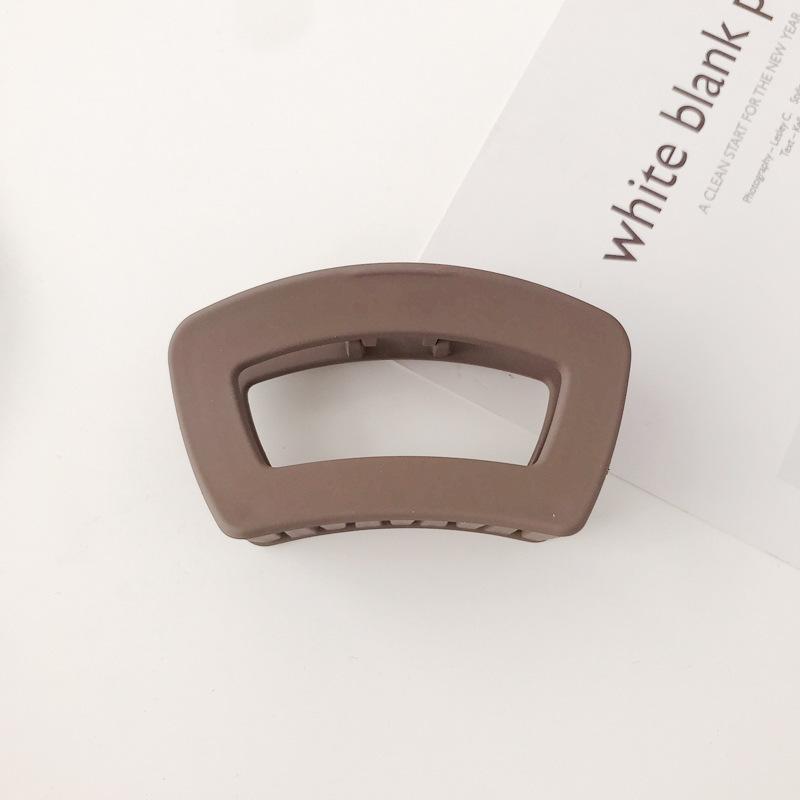 Beautifully Plastic Crafted Hair Claw Clips With Elegant Shapes And Vibrant Colors For Every Hairstyle Needs