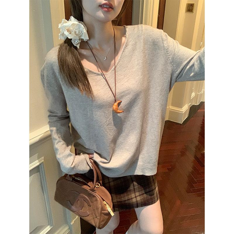 Apricot V-neck thickened collarbone-exposed long-sleeved sweater for women in autumn and winter, loose-fitting top and bottoming shirt
