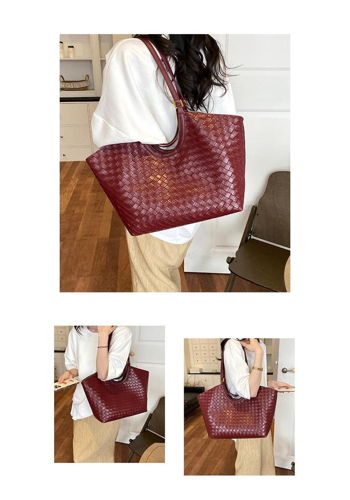 2026 Autumn High-End Retro Woven Large Capacity Women's Shoulder Bag with Mother-Child Feature