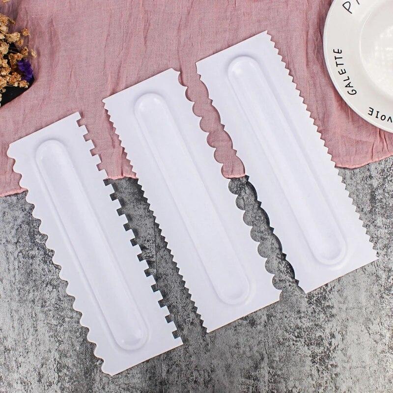 1Pcs Cream Scraper Pastry Cutters Baking Spatulas Irregular Teeth Edge Plastic Comb Cake Shape Tool DIY  Mold