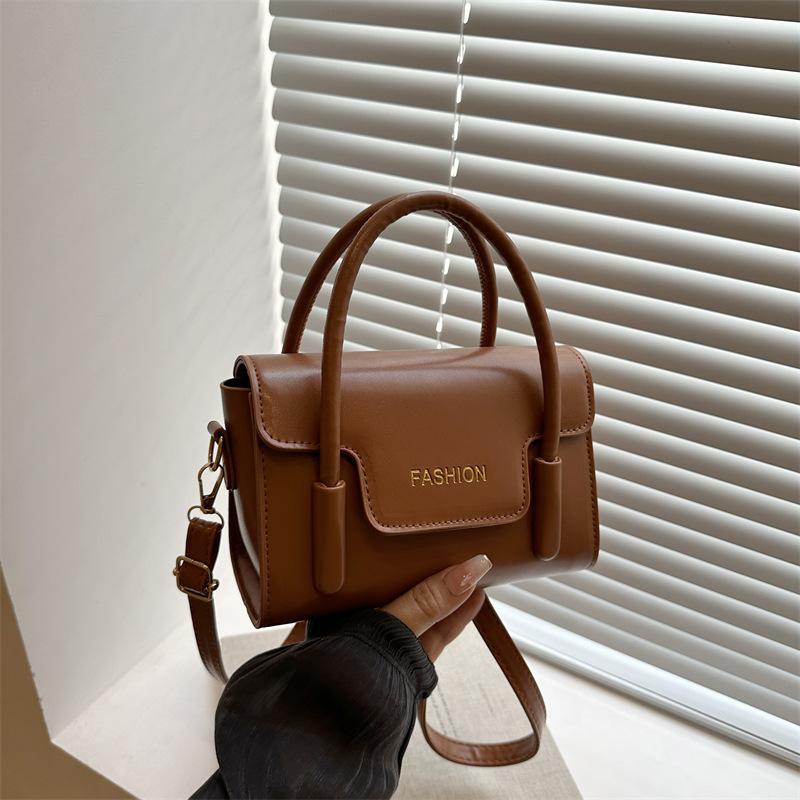 

Весенне-летняя простая сумка-тоут женская новая нишевая на плечо, сумка-мессенджер, модная маленькая квадратная сумка светло-коричневого