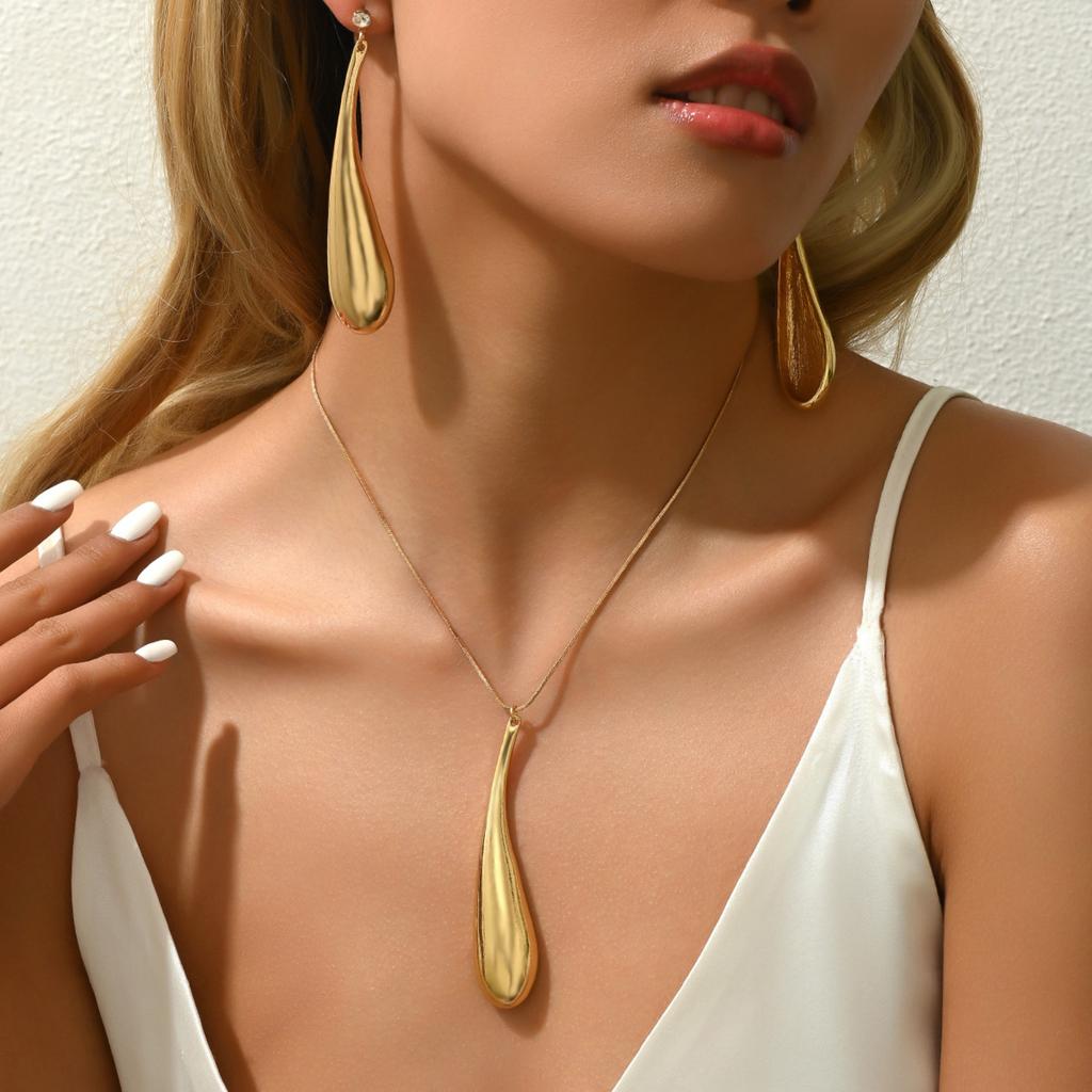 Fashionable, Unique, Understated Luxury, , And High-end Jewelry; A Perfect Gift For A Friend.