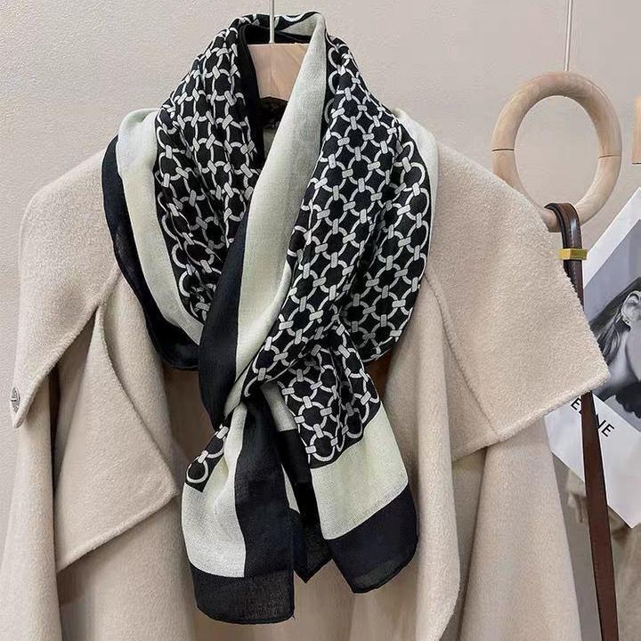 Luxusní značka Podzim a Zima Ženy Nový styl Móda Barva Sladěný Potisk Hedvábný šátek Lady Populární Pokrývka na hlavu Plážový šátek