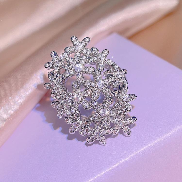 Cool Style High class Niche Design Fashion Flowers Full of Exquisite Diamond Zircon Womans Ring