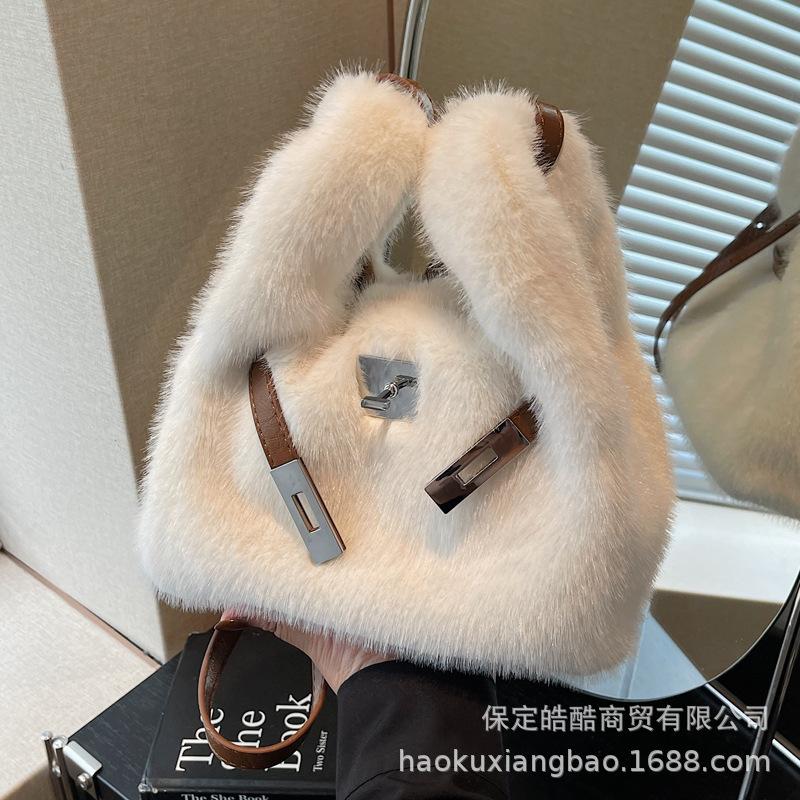 New plush bag handbag Korean version fashion messenger bag plush autumn and winter high-end exquisite shoulder bag ins