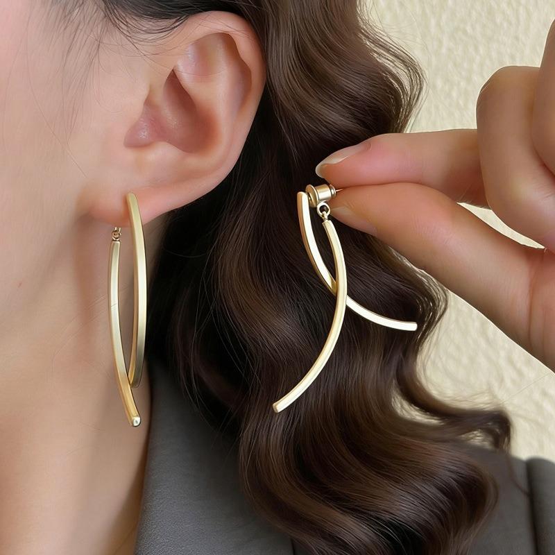 Tide Metal Fringed Earrings, High-end Temperament, Long Stud Earrings, Women's Exaggerated Earrings.