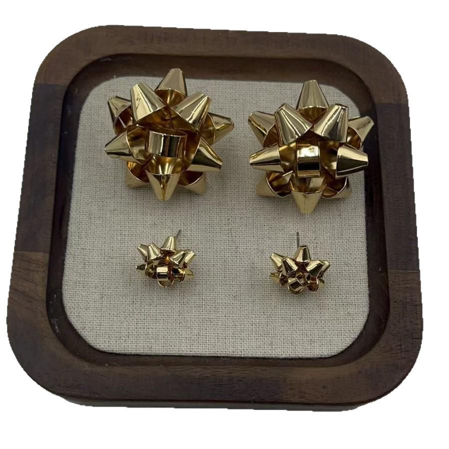 

Модные геометрические металлические серьги-пусеты в виде цветка для женщин