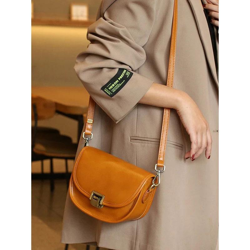 Leather Crossbody Bag for Women, New Retro Style, with A Leather Top and Wide Shoulder Strap, Single Shoulder Bag, Half Moon Saddle Bag