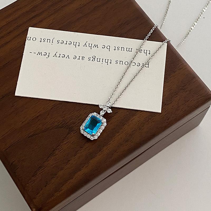 Sea Blue Topaz Necklace Female French Medieval Celebrity Style Light Luxury Square Blue Diamond Perfume Bottle Pendant Collarbone Chain