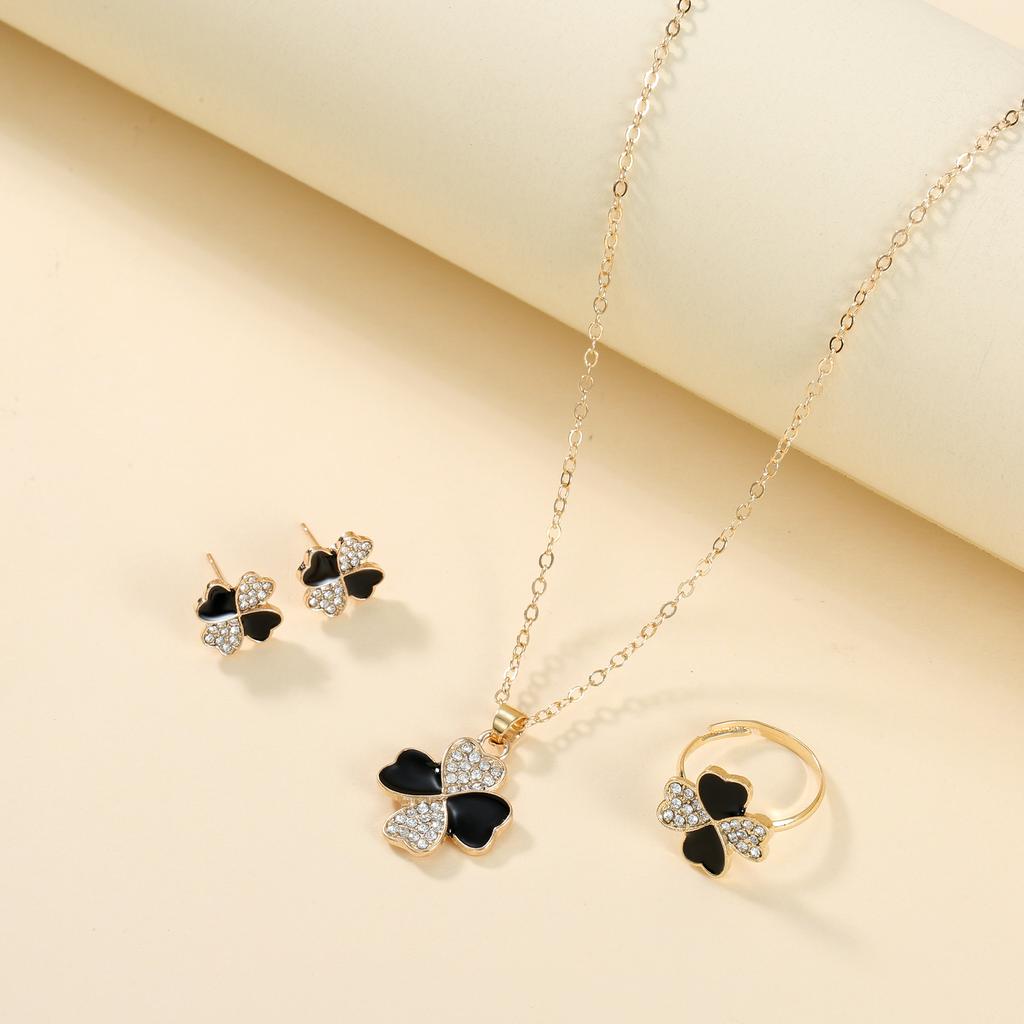 Four-leaf Clover Jewelry Set Featuring A Unique Heart-shaped Design with A Four-leaf Clover Necklace Ring and Earrings 3 Pieces