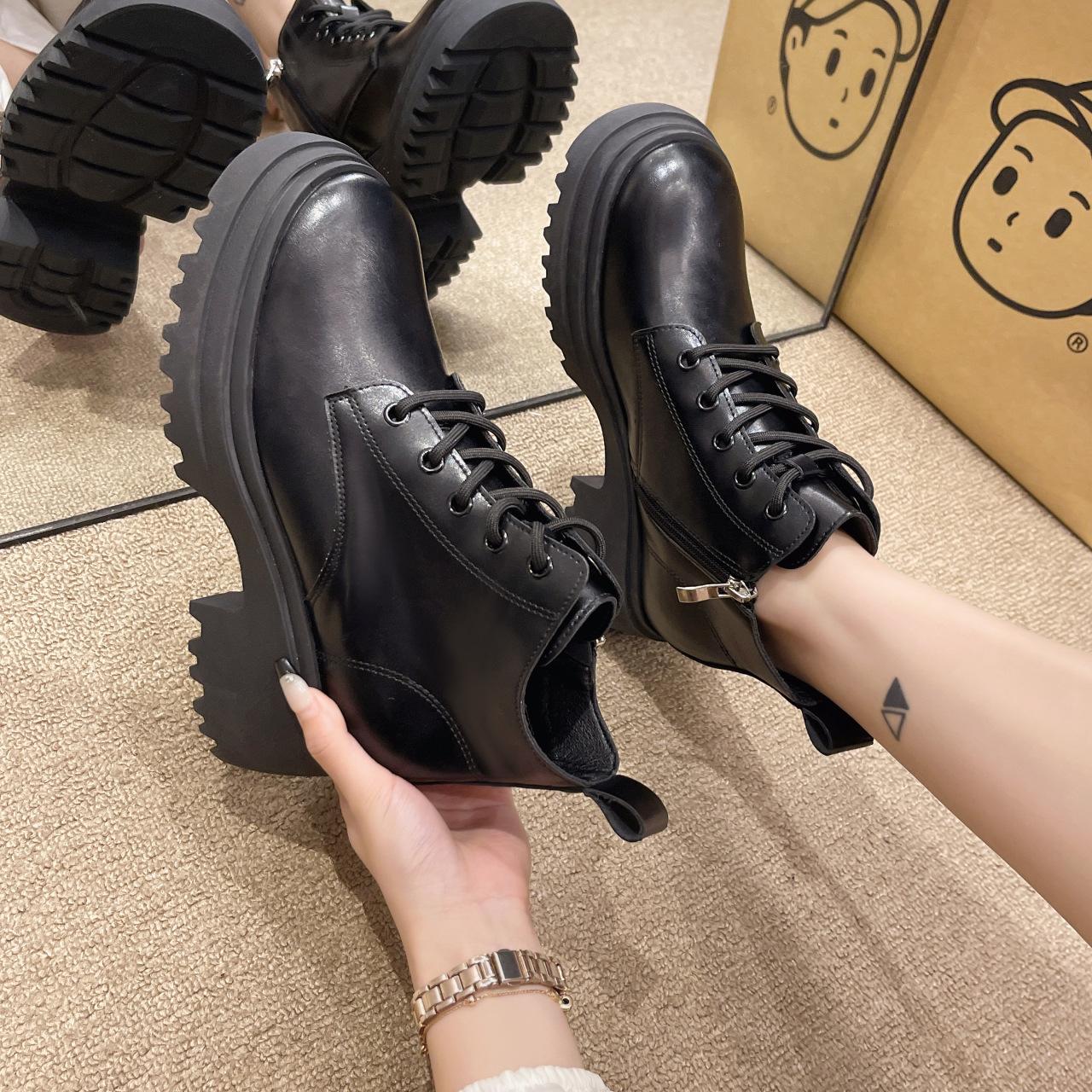 

Ботинки Martin на толстом каблуке и толстой подошве со шнуровкой женские 2024 новые белые короткие ботинки маленькие модные ботинки прилив 40