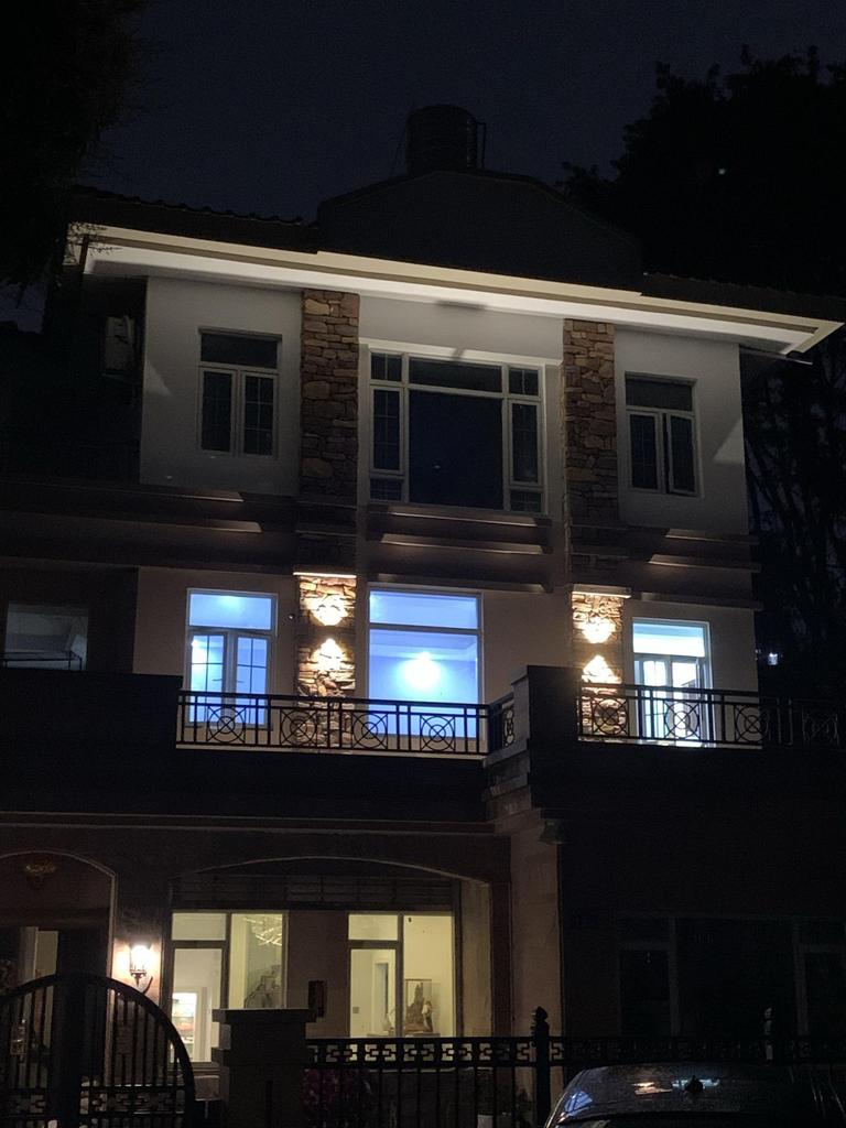 LED Waterproof Exterior Wall Light for Villa Courtyard - Creative Double-Headed Balcony and Door Pillar Spotlight