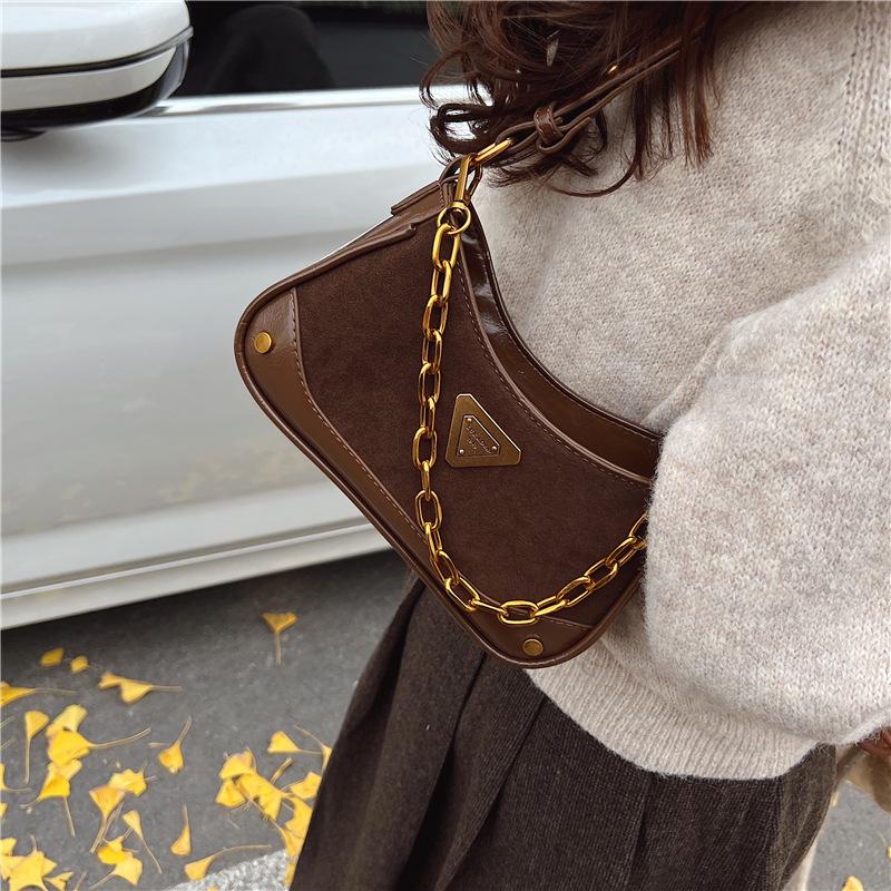 2025 autumn and winter new fashion retro matte shoulder bag women's niche high-end versatile underarm bag messenger bag