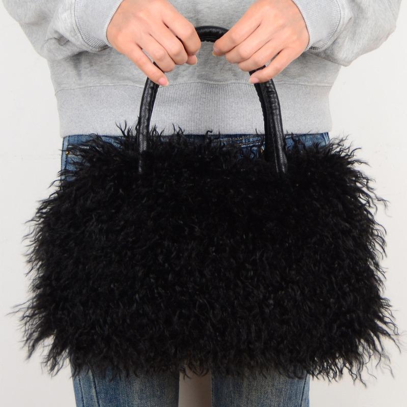 

2026 New Women s Fluffy Tote Bag Cute Large Capacity Faux Wool Handbag Fashion Versatile Shoulder Bag чёрный