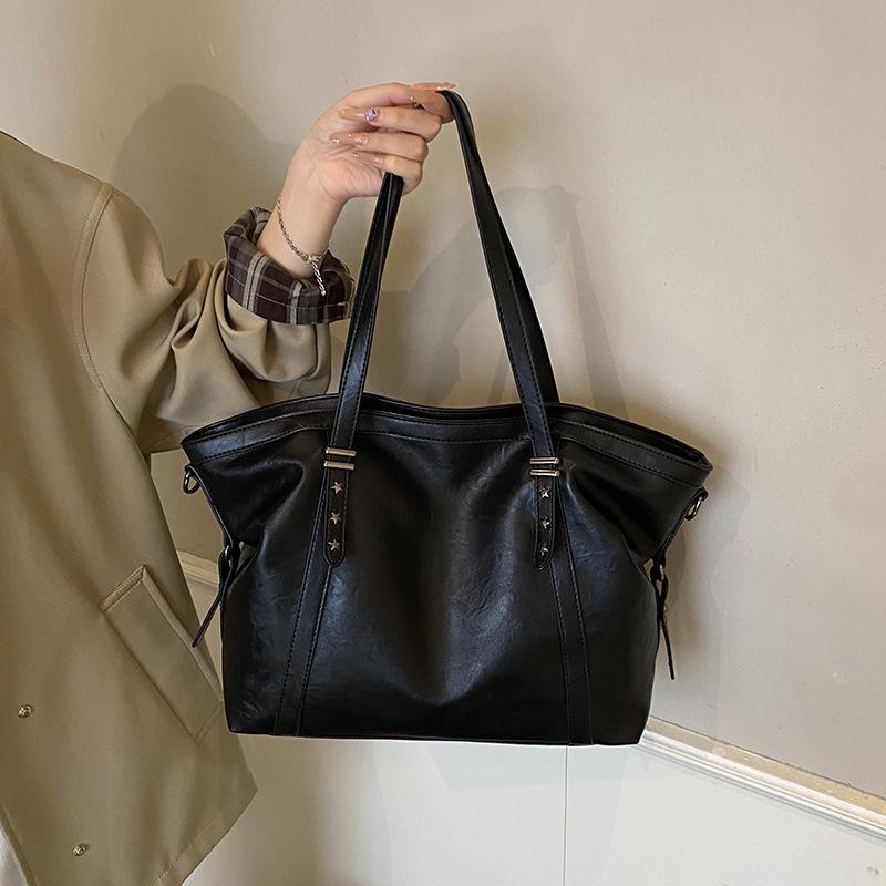 

A Large-capacity Tote Bag for Women s Fashionable and Casual Use, with A Shoulder and Crossbody Commuting Bag чорний