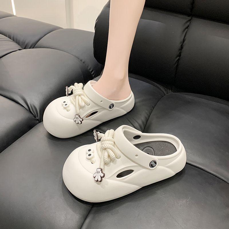 2025 new thick-soled hole shoes women's summer wear fashion Internet celebrities heightening non-slip bag head women cool slippers