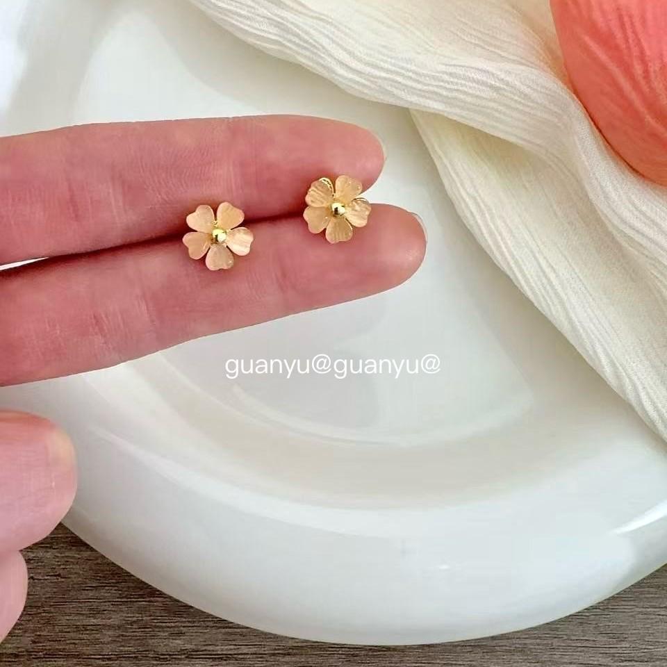 S925 Silver Needle Cat's Eye Flower Earrings - Elegant, Versatile, Light Luxury Design for Women