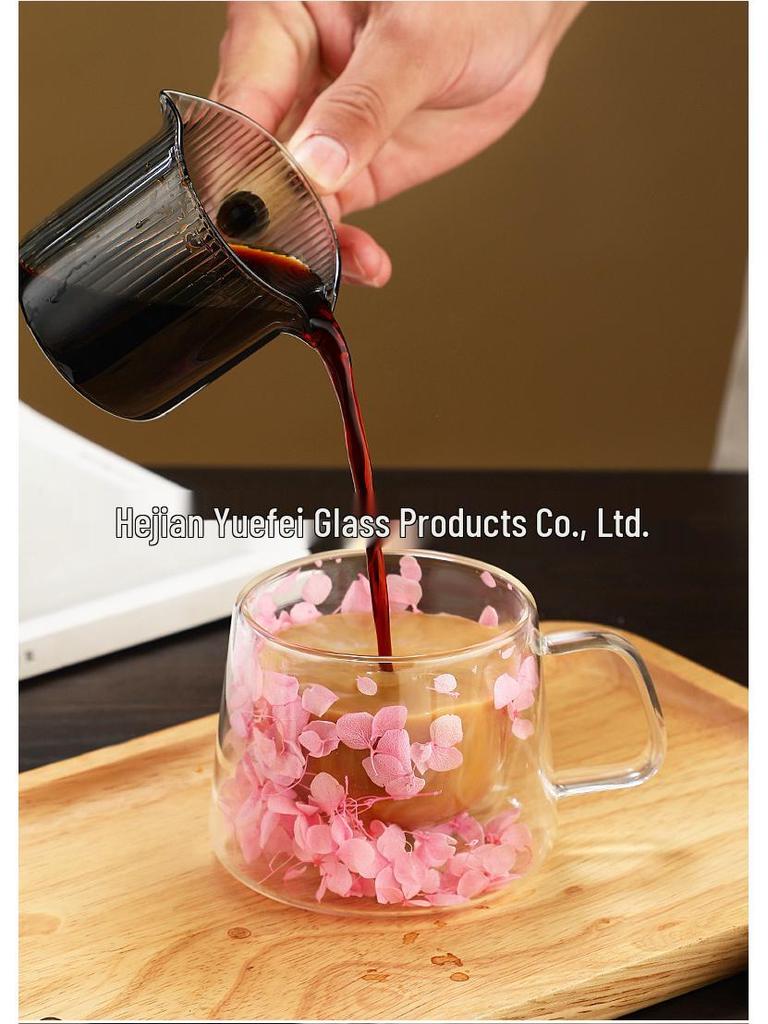 Elegant Double-Layer Glass Cup with Real Flower Design - Perfect for Coffee or Water, Made from High-Quality Borosilicate.