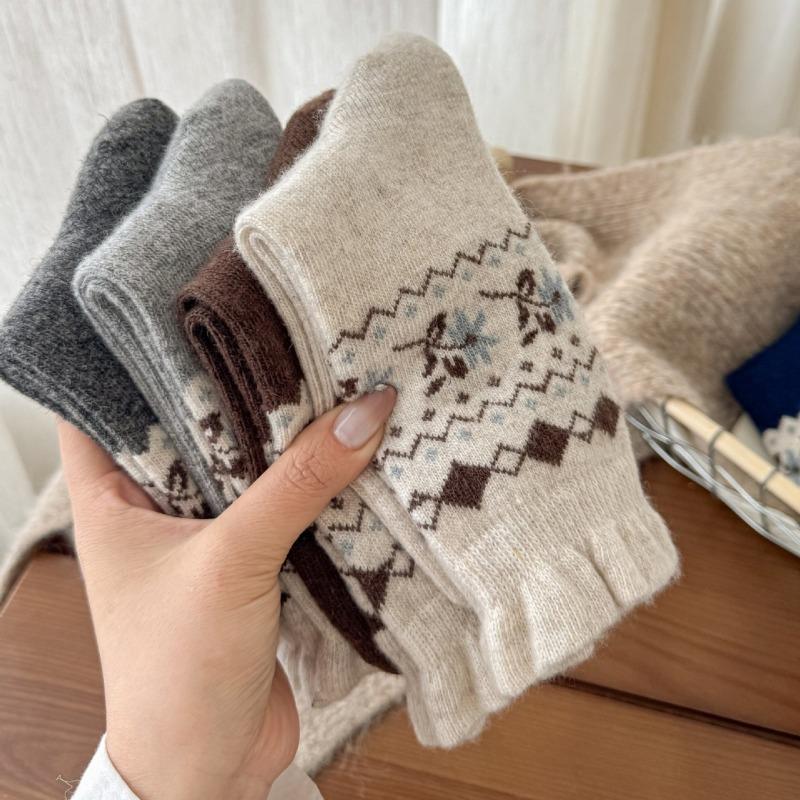 Autumn and Winter Warm Fleece Mid-calf Socks, Retro Small Floral Women's Pile Socks, College Versatile Socks