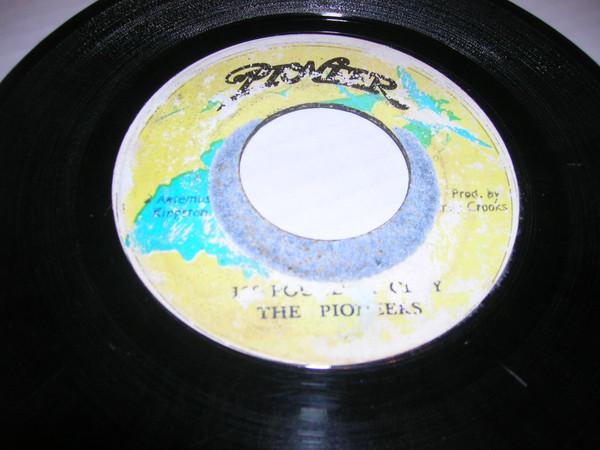 

7-дюймовая пластинка PIONEERS - 100 Pound Of Clay NONE Pioneer Ямайский Регги, Ска и Даб Б/У