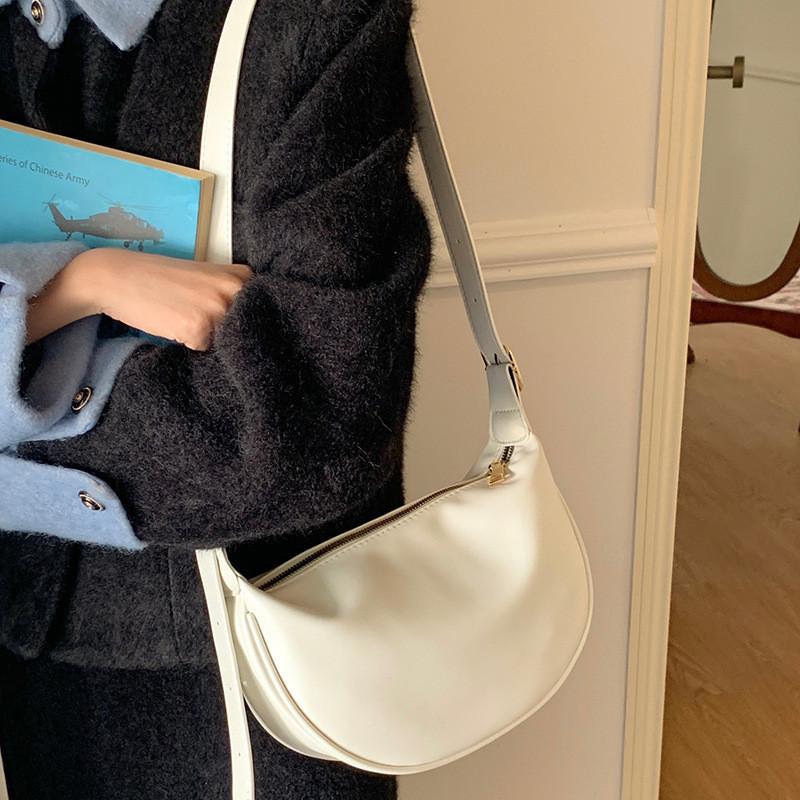 IELGY women's Korean version of fashion casual shoulder messenger bag, versatile dumpling bag