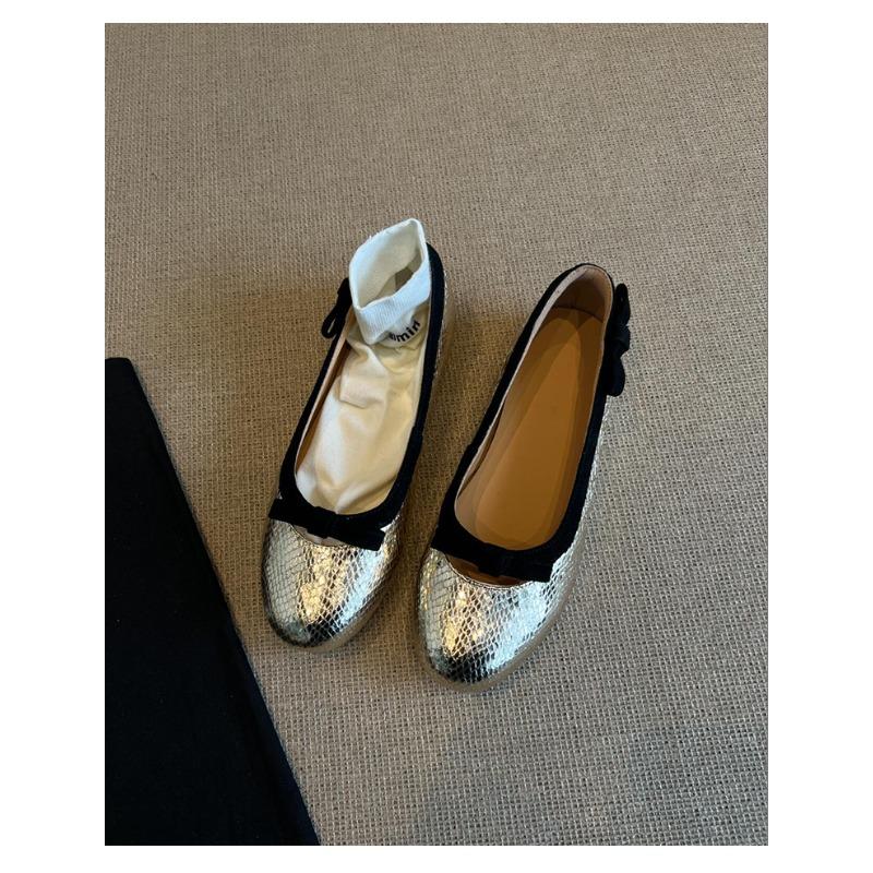 

Early spring single shoes female new retro fairy evening ballet flat bottom shallow mouth gentle one pedal commuting ladyshoes 40 срібний