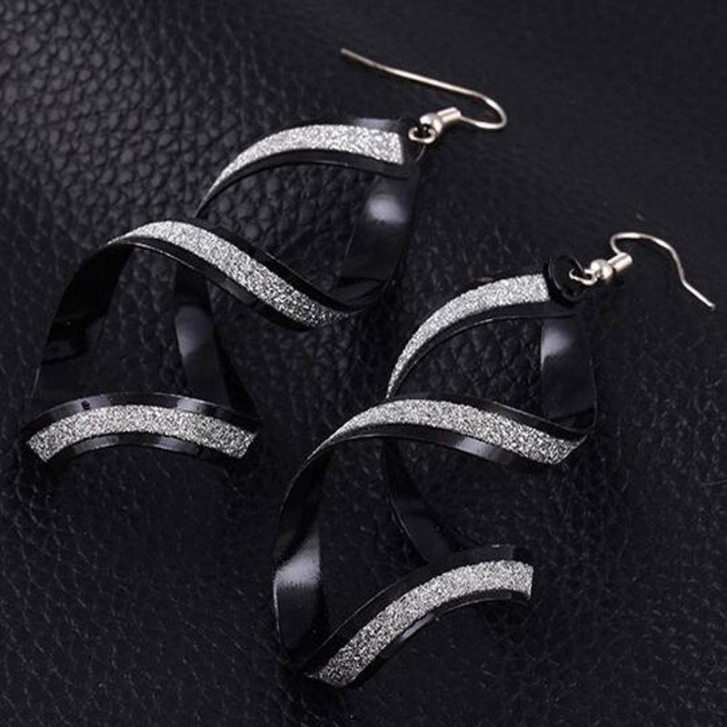 

Европейские и американские модные матовые серьги-восьмибуквы для ночных клубов для женщин серебряный