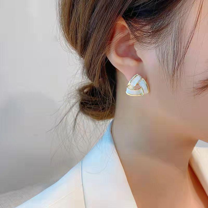 Dongdaemun same geometric triangular stud earrings female French simple retro ring short OL commuter model
