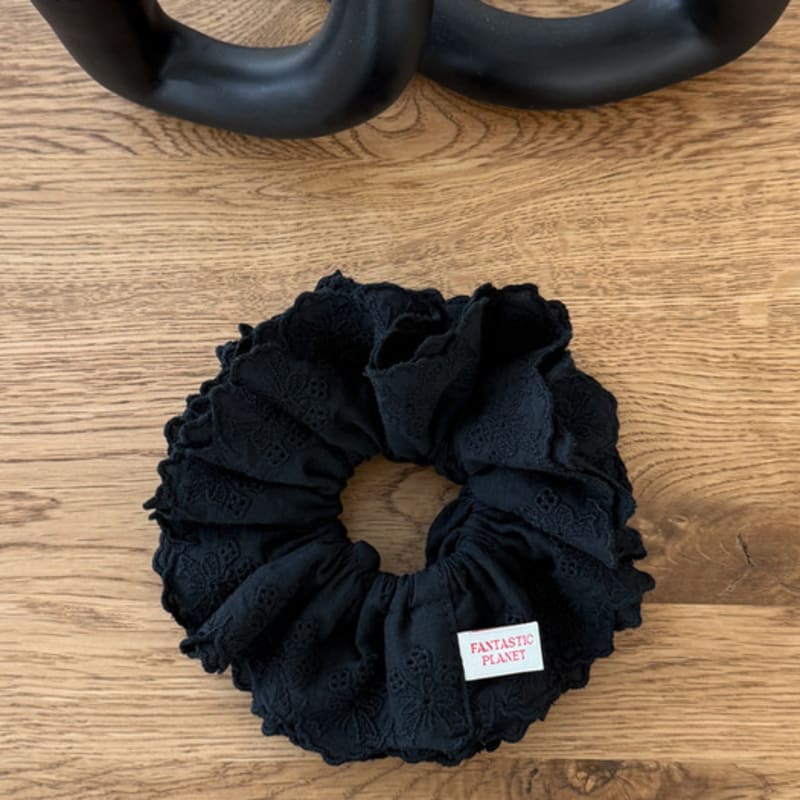 FANTASTIC PLANET Doppelspitzen-Scrunchie (SCHWARZ)