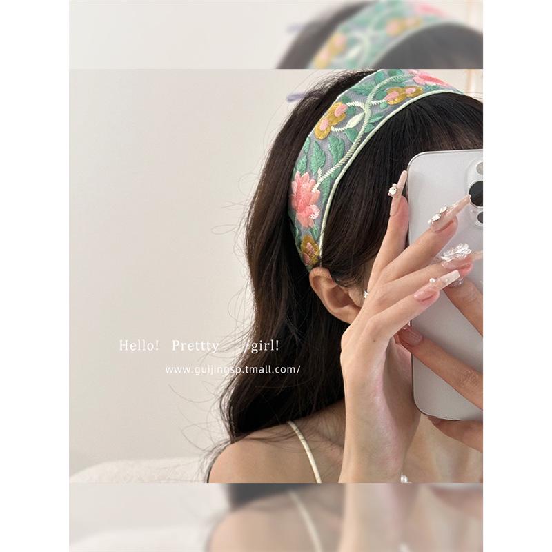 Luxury Embroidered Chinese Zanhua Wide-Brim Face-Washing Headband for Women