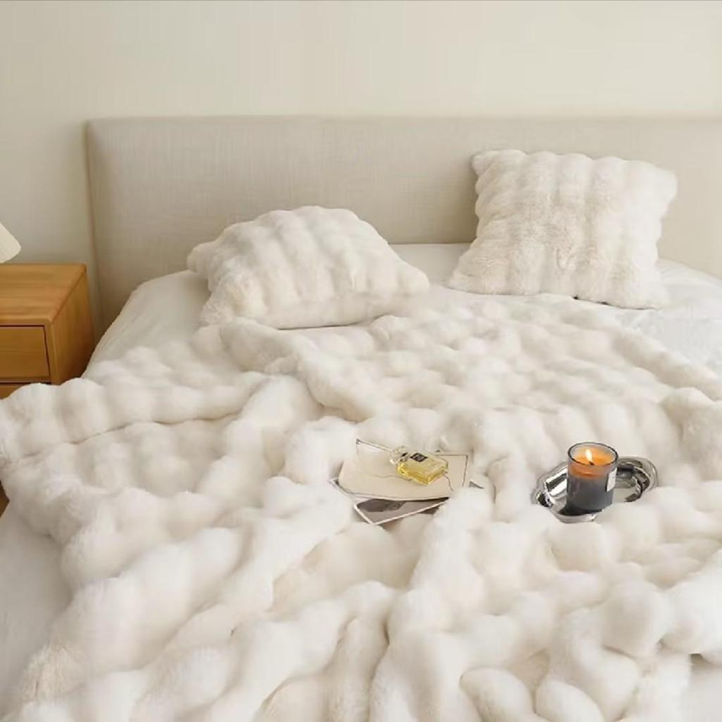 Premium kaninpelsteppe: Luksuriøs og tykk for seng, sofa eller kontor vinterlurer