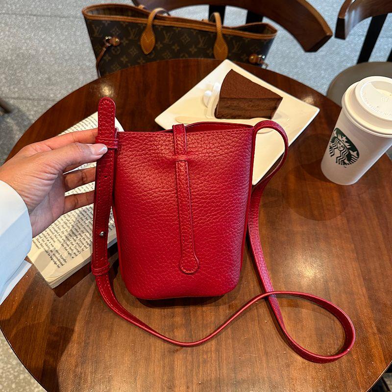 

Lianghui Everyday Joker Walking Mini One Shoulder Phone Bag Burgundy