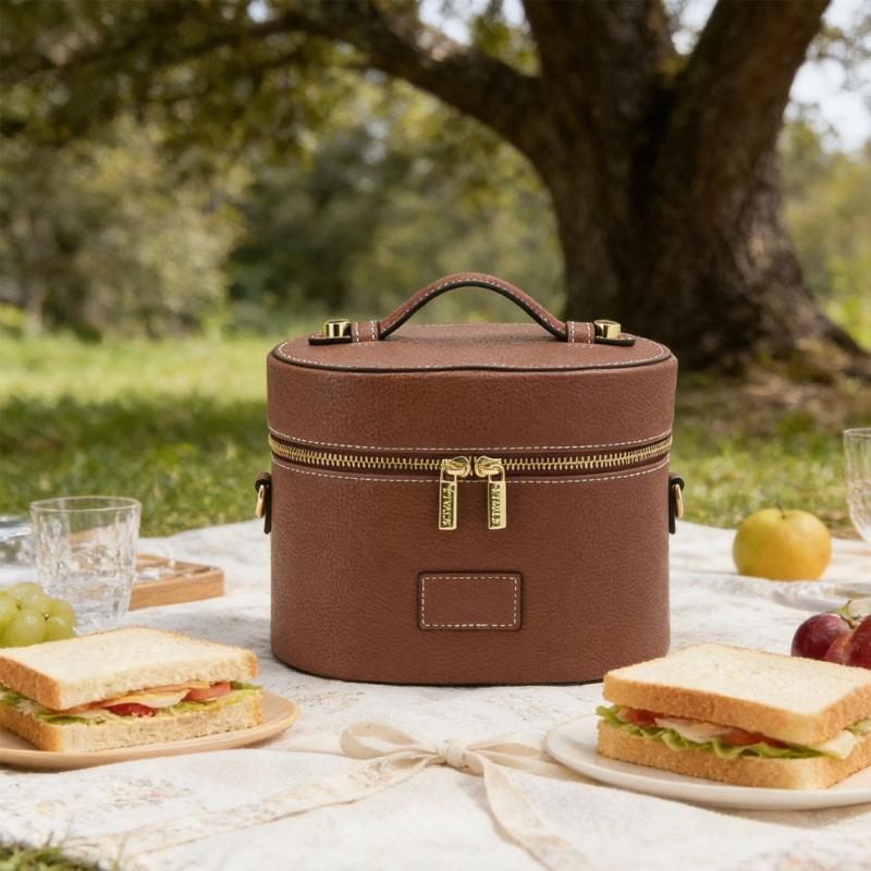 PU Leather Toiletry Organizer Bag Makeup Case with Carrying Handle And Zippered Cover Design for Cosmetic Storage Use