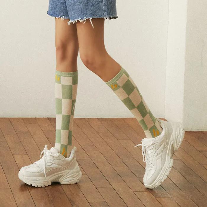 [Banana Sisters] Bar Checkerbee Knee Socks 5 Colors
