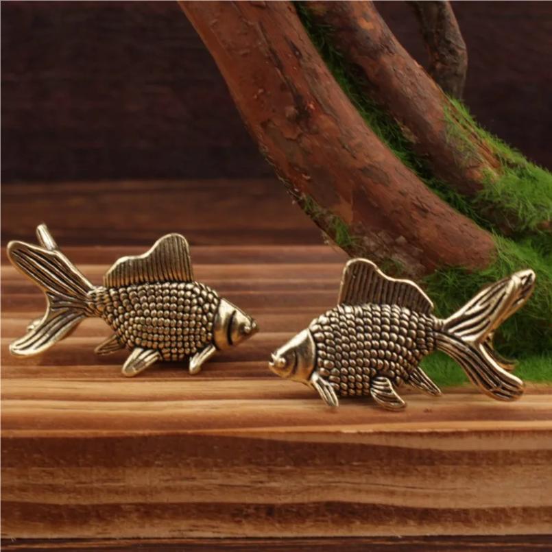 Cute Vintage Brass Goldfish Statue Ancient Lifelike Goldfish Figurines Elegant Exquisite Lucky Charm Animal Sculpture Set
