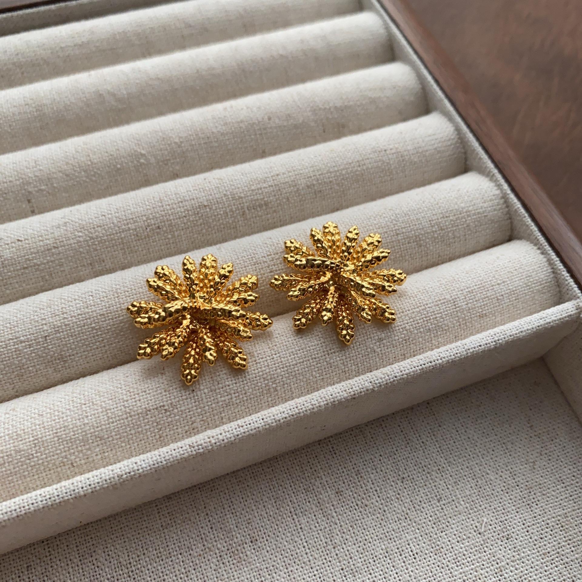 Gold three-dimensional metal fireworks bloom earrings exquisite temperament new unique luxury earrings