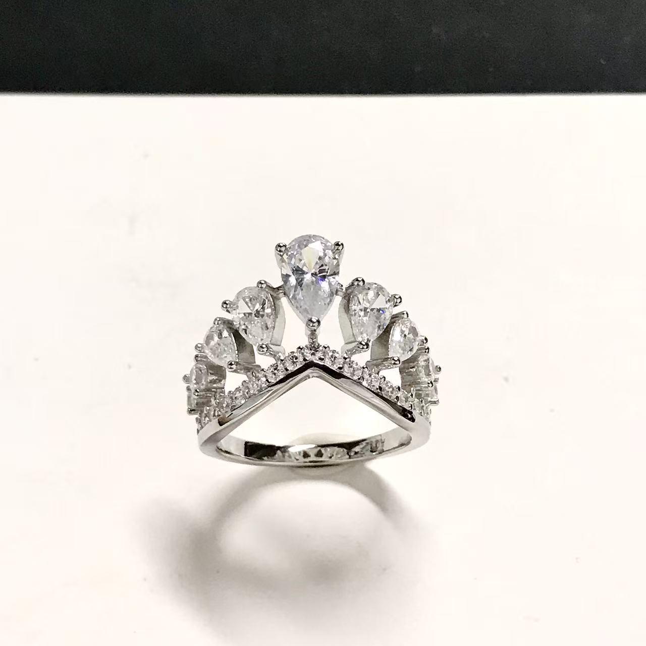 

925 Silver Teardrop Crown V-Shaped Diamond Ring for Women - Stackable & Versatile Size 6