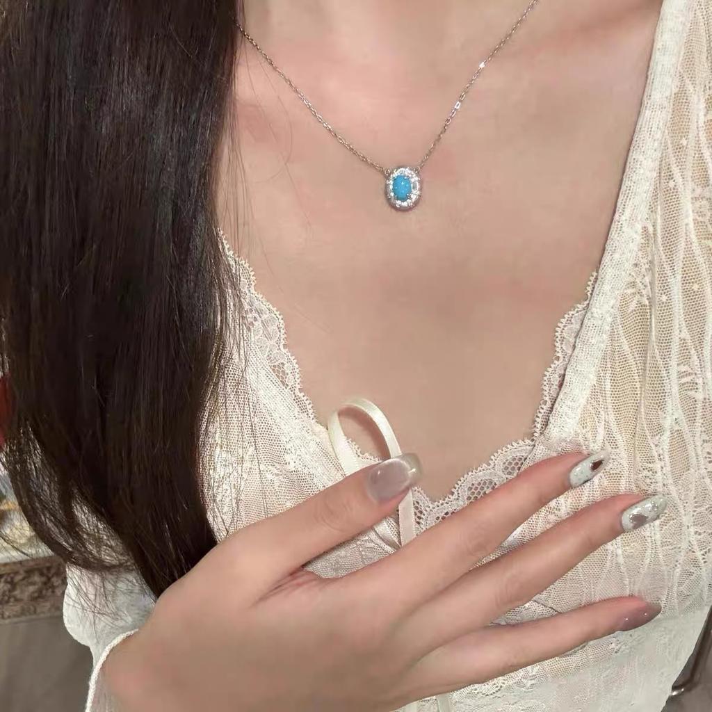 Brushed Oval Turquoise Necklace Female Niche Design High-End Light Luxury Cold Collarbone Chain