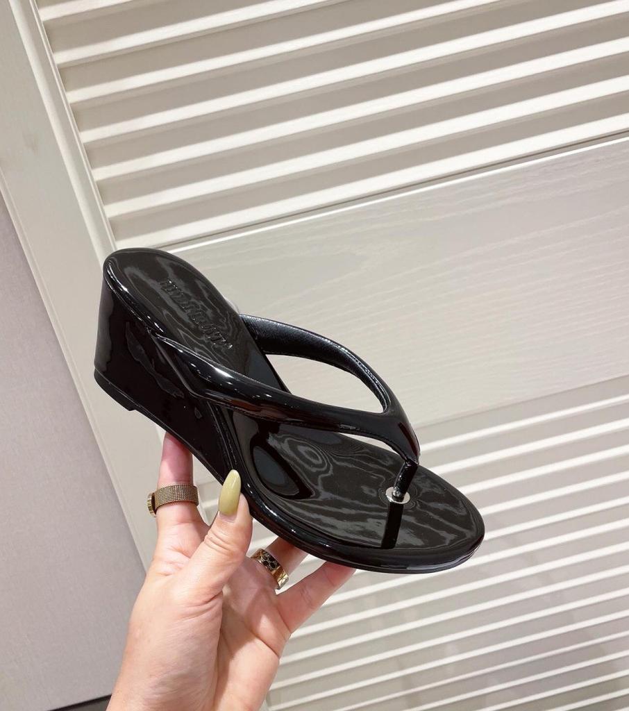 Mezzanine slippers women's 2025 new flip-flops heel seaside vacation fresh outer fashion sandals women's shoes