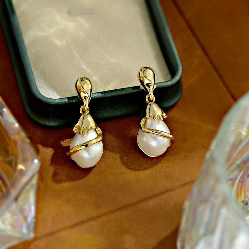 Light Luxury Pearl Earrings, Niche Design, High-end Temperament, Water Droplet Earrings, Fashionable and Versatile Earrings
