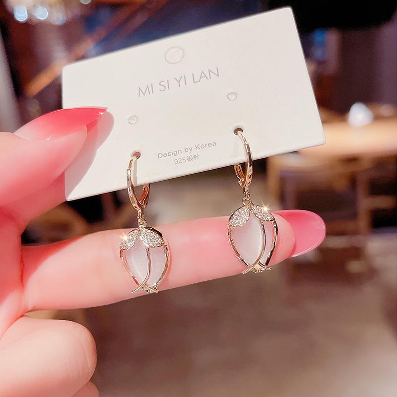 2023 High-End Tulip Ear Cuffs with Cat's Eye Stone Flower Dangle Earrings - Light Luxury and Versatile Fashion Jewelry