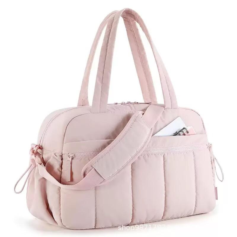 Large Capacity Women Travel Handbag Stylish Gym Yoga Duffle Bag High-End Design for Weekend Trip