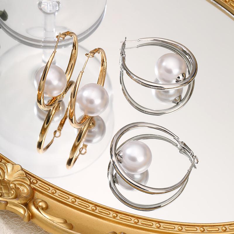 Popular Simple Temperament Pearl Circle Earrings Fashionable Metal Wind Earrings 2025 Autumn and Winter Ear Jewelry