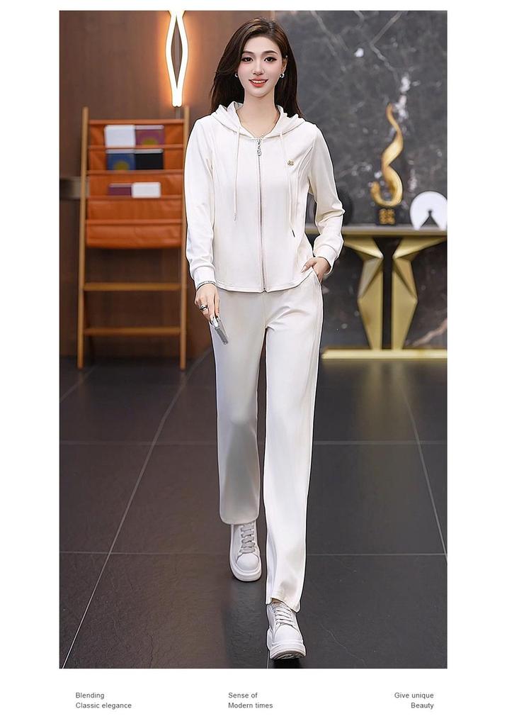 Women's Spring & Autumn Long Sleeve Sports Set: Soft Skin-Friendly Hoodie & Pants for Leisure and Walking.