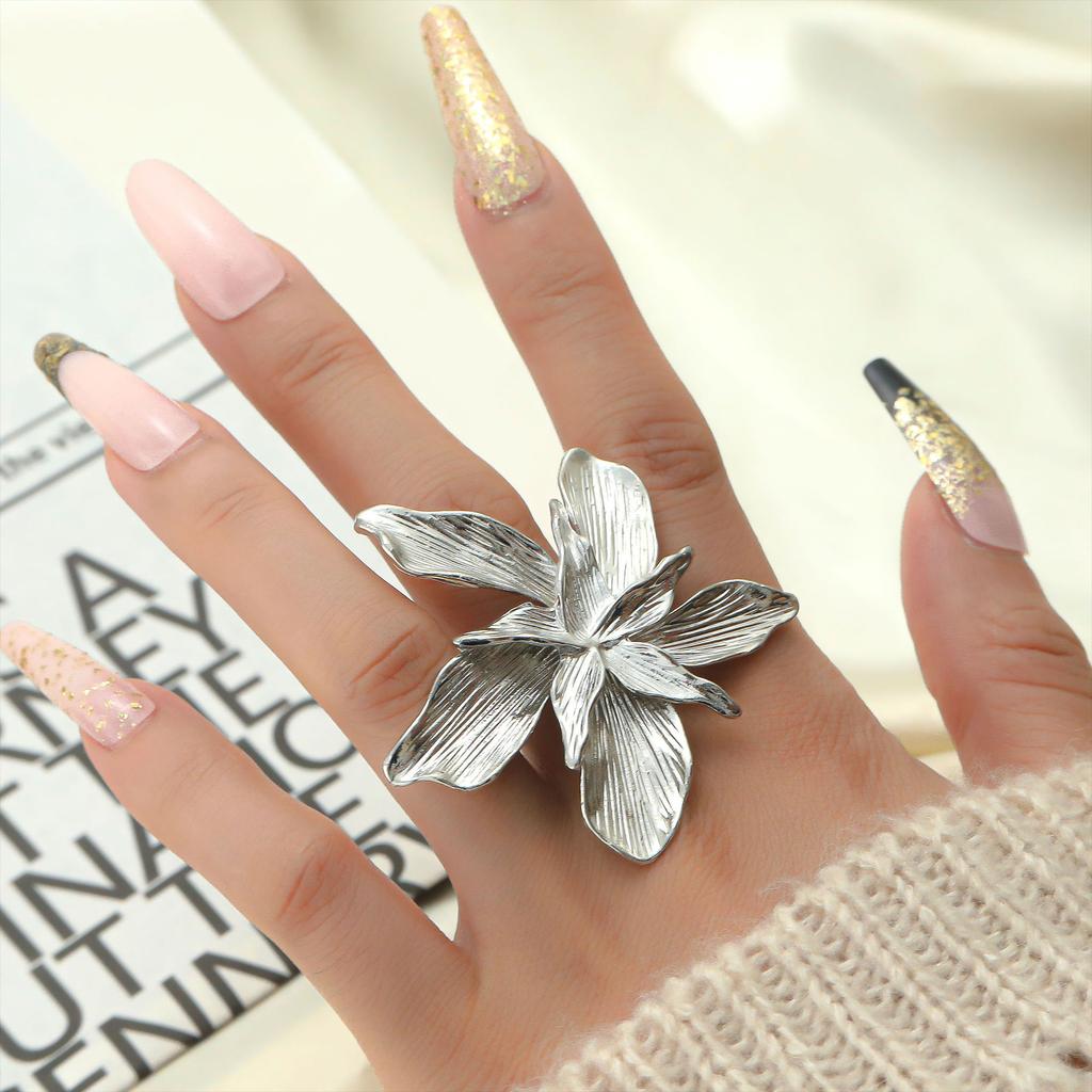 Personalized Five-Petal Flower Three-Dimensional Flower Opening Ring, Exaggerated Metal Wind Winding Ring