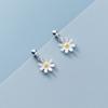 Vintage Daisy Flower Ear Buckle Hoop Earrings for Women Girl Delicate Enamel Sunflower Pendant Circle Earrings Summer Jewelry