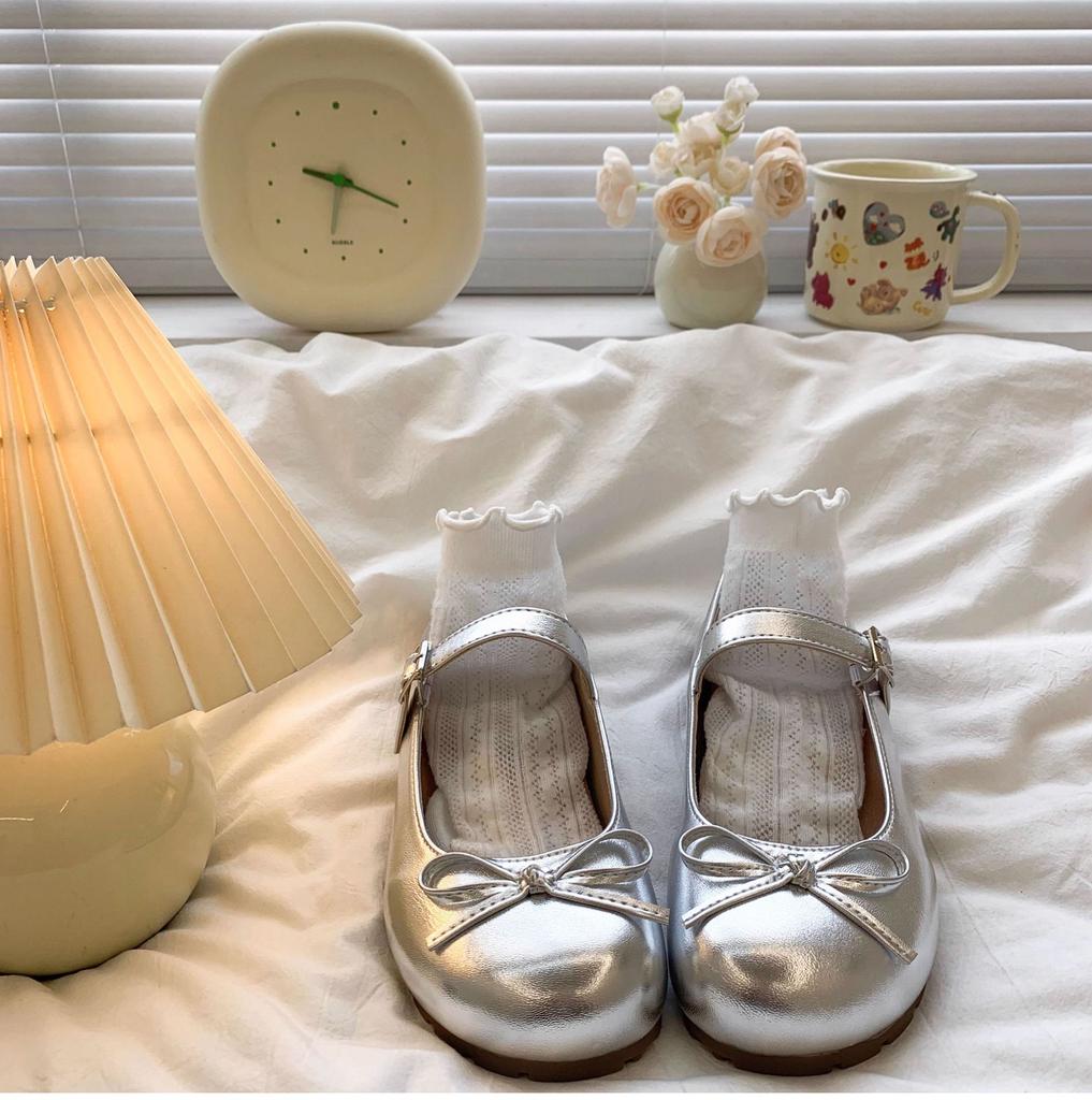 Sapatos Mary Jane de prata franceses de sola única primavera e outono novo estilo de balé com saia boca leve sapatos pequenos de couro